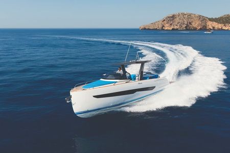 Luxury Motor Yacht Tour from Palma de Mallorca 4h 10pax max