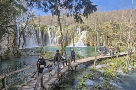 Guided transfer from Split to Zagreb with Plitvice Lakes stop