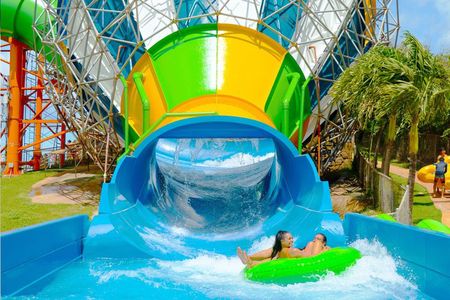 Oahu: Zipline and Wet 'n' Wild Waterpark Combo