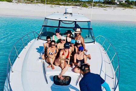 Private Yacht Charter Turks and Caicos Snorkeling and Drinks
