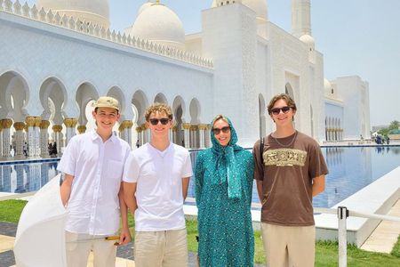 Dubai to Abu Dhabi City Tour: Capital Highlights with Transfer