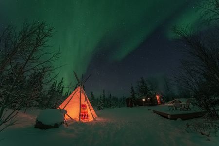 Intimate Aurora Tours Cozy Cabin Bucket List