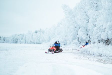 2-hour Early Winter Snowmobile Safari in Rovaniemi, Apukka Resort