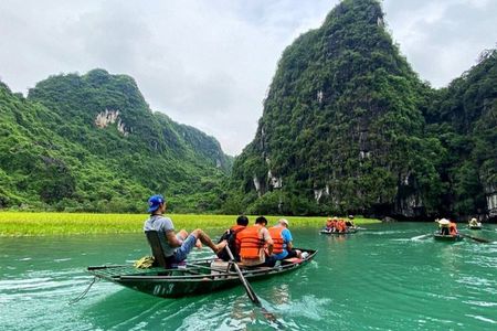 Ninh Binh Luxury Day Tour to Hoa Lu Trang An Mua Cave Max 9Pax
