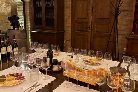 2 Hours Visit and Wine Tasting with tastings in Val D'Orcia