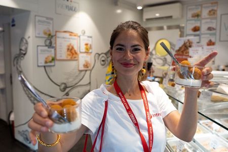 Venice Like a Local: Food, Wine & Spritz Tour with Traghetto Ride