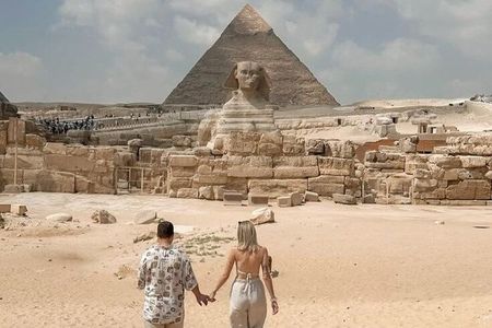 Praivte Day Trip from Hurghada Giza Pyramids & Grand Museum