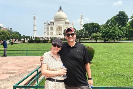 Sunrise Taj Mahal, Agra Fort & Baby Taj Tour from Delhi by Car