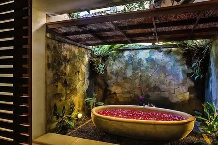 Bali Luxury Spa Massage Flowerbath Package in Bliss Ubud Spa