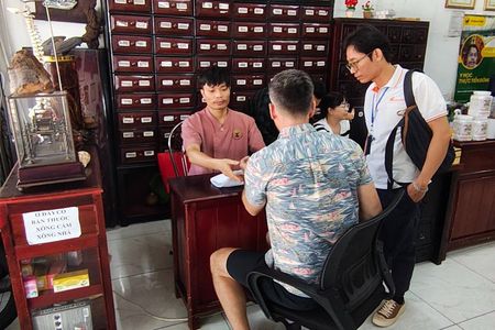 Secret Half Day Saigon Markets and Traditional Medicine Tour
