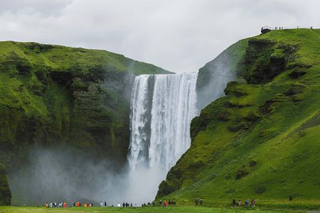 Reykjavik: Private South Coast Waterfalls, Beach and Glacier Tour