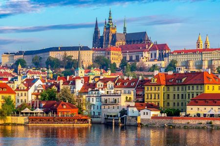 Private Prague Highlights Tour with Pickup & Castle