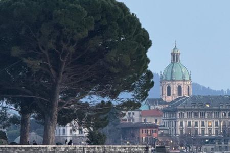 Lake Como Boat tour share with PROSECCO