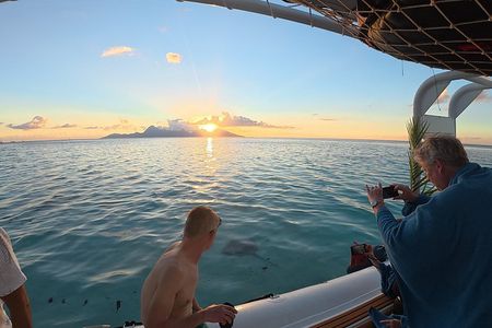 Aperitif cruise at sunset in the Tahiti lagoon