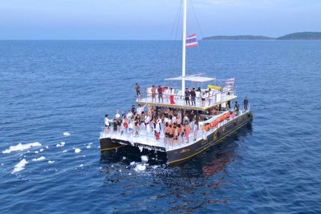 Phuket: Islands Hopping Catamaran Tour with Foam Party