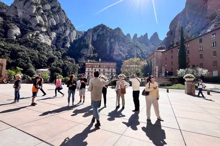Montserrat, Girona & Costa Brava Small Group Tour with Pick-up