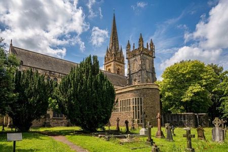 Cardiff: Waterfalls, Mountains & Cathedrals Full Day Tour