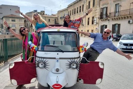 1 hour Calessino/Tuk tuk Tour to Syracuse or Ortigia Island