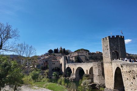 Besalu & 3 Medieval Towns Small Group Tour with Hotel Pick-Up