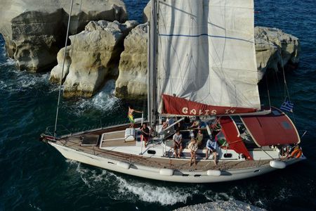 Milos and Polyaigos Sailing Yacht Cruise with Lunch and Drinks