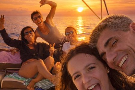 2-Hour Boat Tour at sunset in the Cinque Terre with Pesto tasting and focaccia