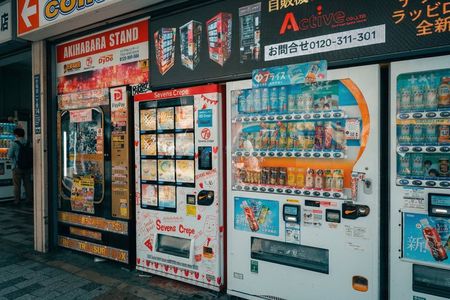 Tokyo: Vending Machine Adventure Walking Tour