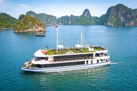 BEST SELLER - Halong 5 Star Day Cruise: Buffet, Kayak & Jacuzzi