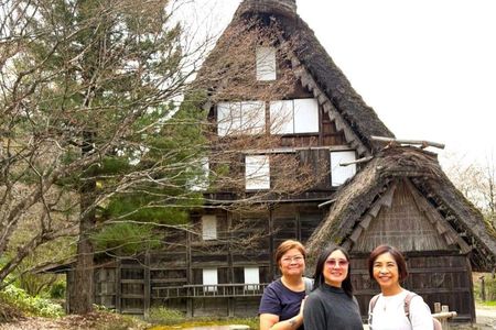 Hida Folk Village Guided Tour with Bus Transfer in Takayama