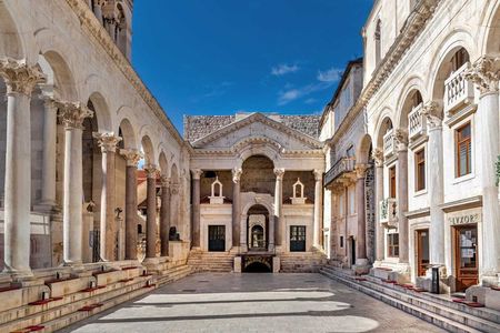 Split: Private Diocletian's Palace and Old Town Walking Tour