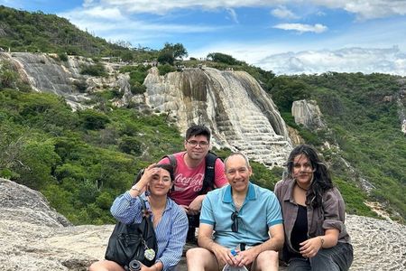 Private Tour to Hierve el Agua with Guide and Customizable Route
