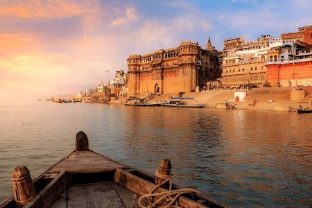 Varanasi Full Day City Tour with Sunrise Boat Ride and Aarti