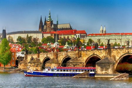 Prague: Grand City Tour with Bus, Castle exteriors & River Cruise