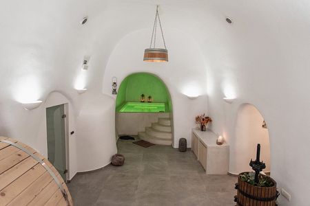 Santorini: Floating Breakfast Experience in Fira Cave Spa