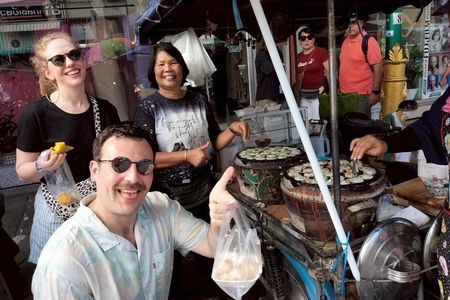 Private Tour to Railway and Floating Markets with Simple Brunch