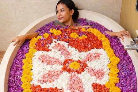 Luxury Spa Balinese Massage, Scrub, Flowerbath 2 Hour in Kuta