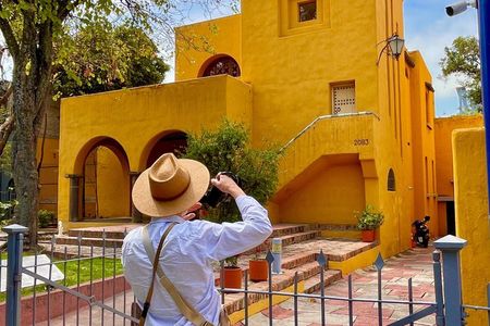 Architecture of Luis Barragan Walking Tour with Street Food