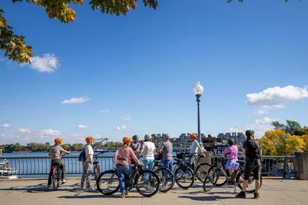 Bike / E-bike Tour : Downtown, Old Montreal, Waterfront by Fitz