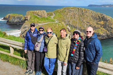 Luxury Giants Causeway Tour in Mercedes + FREE Belfast Mural Tour