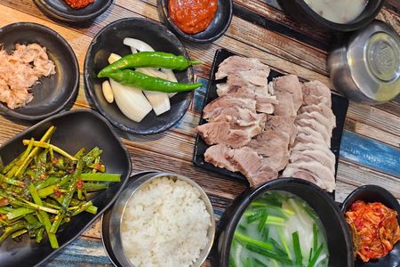 Busan Bites Food Tour with 10+ Tastings