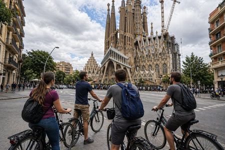 Barcelona Private Bike/eBike Tour & Sagrada Familia Tickets