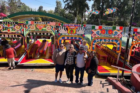 3-in-1 Tour: Frida Kahlo Museum, Coyoacan and Xochimilco Small Group