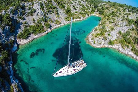 Semi-Private Sailing Cruise to Iconic Bays (Shore-Ex Top Choice)