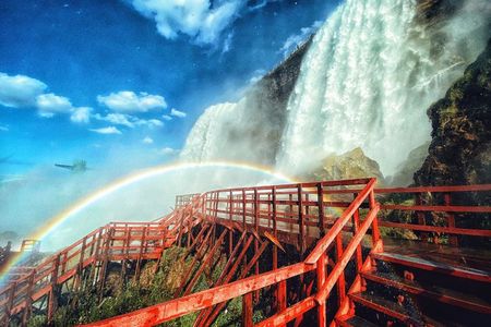 Maid of the Mist & Cave of the Winds Walking Tour