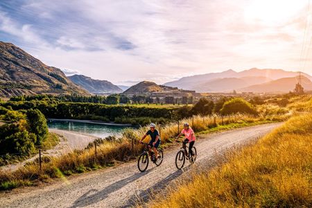 Arrowtown to Queenstown Full-Day Bike Adventure