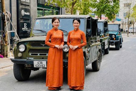 Hanoi Jeep Food Tour Led By Women