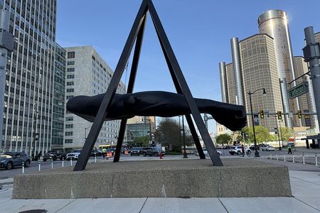 Downtown Detroit Walking Tour: History & Iconic Landmarks