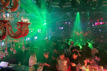 Tokyo Bar Club Crawl: Golden Gai, DJ Bar, Clubs & Skip-line