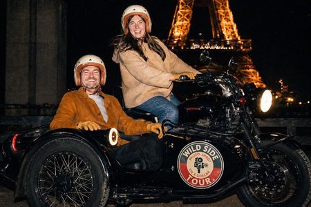 Private Nighttime Vintage Sidecar Tour with Champagne in Paris