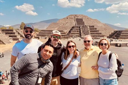 Private Tour: Mexico City to Pyramids/Basilica of Guadalupe.