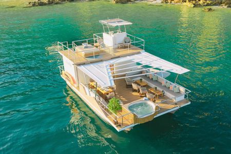 All-Inclusive Manta 40' -Premium Bar & Snorkel at the Arch upto25